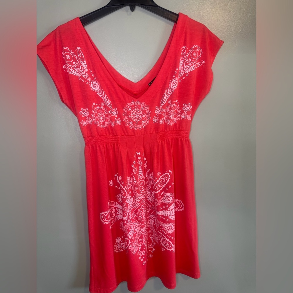 VENUS Coral and White V-Neck Mini Bathing suit cover up Geometric Dress size Med